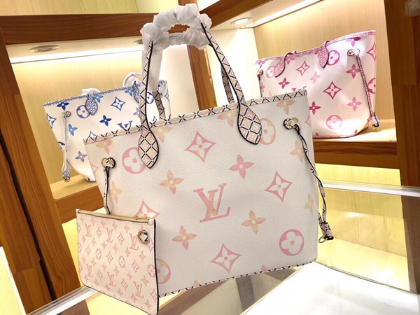 ルイヴィトンバッグ背面デザイン